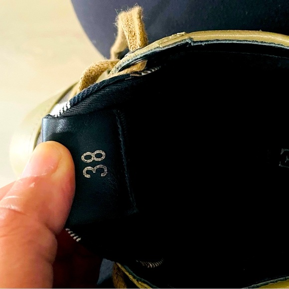 Burberry shoes, size 38. Fits like an 8 - Picture 3 of 4